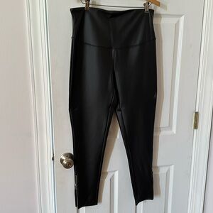 Yummie Faux leather leggings